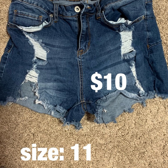 clothes - Picture 5 of 11